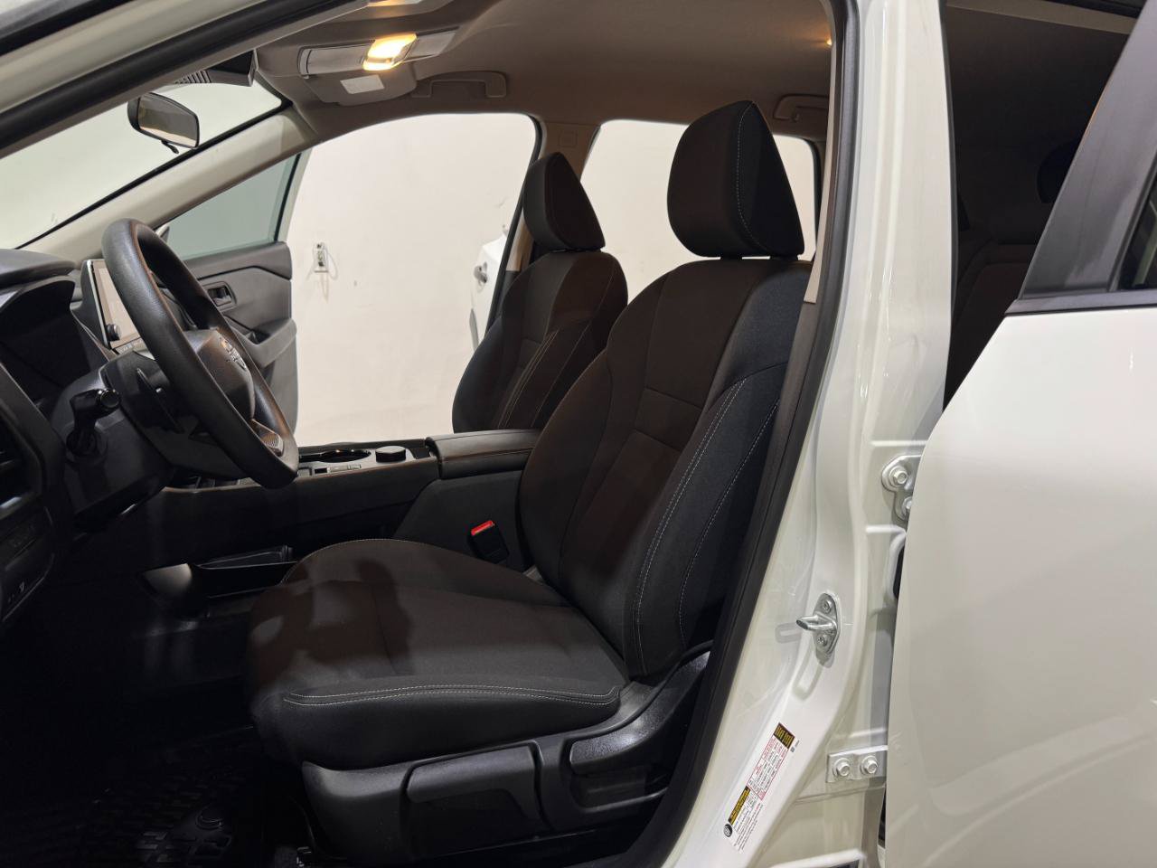 Used 2025 Nissan Rogue S AWD/4WD image 11