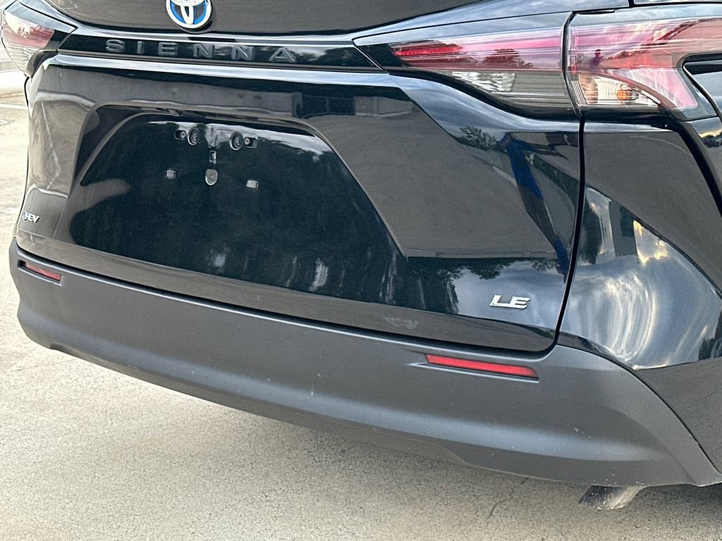 Used 2025 Toyota Sienna LE FWD image 5