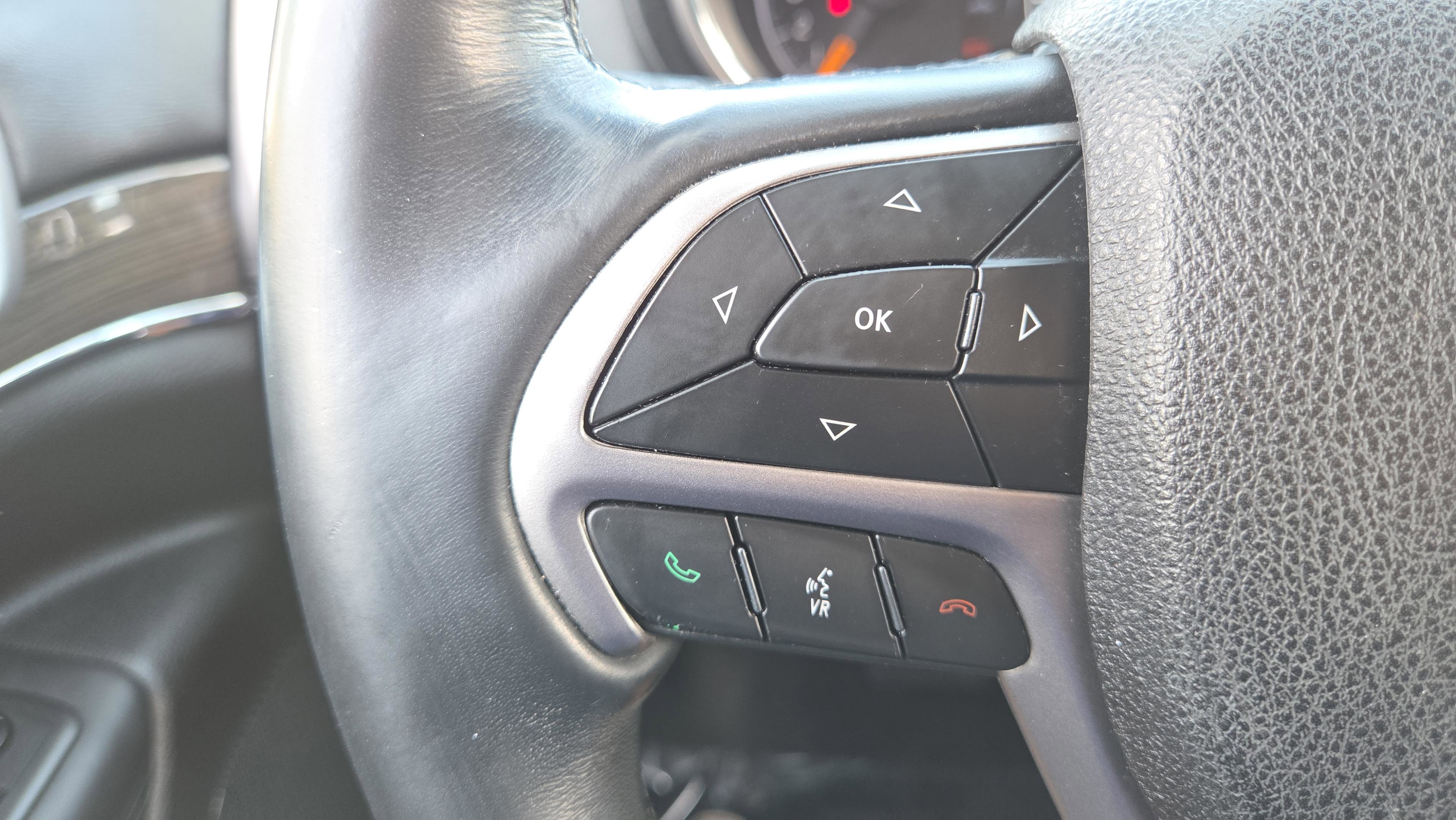 Used 2018 Jeep Grand Cherokee Overland AWD/4WD image 24