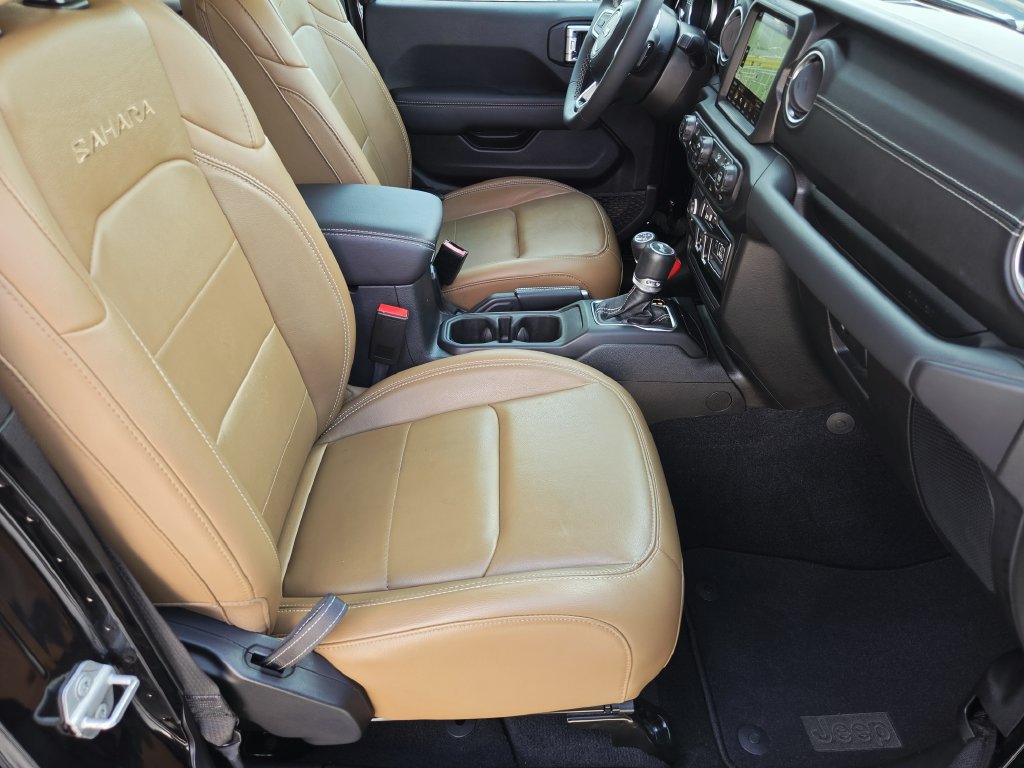 Used 2023 Jeep Wrangler Unlimited Sahara AWD/4WD image 16