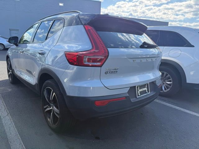 Used 2021 Volvo XC40 T5 R-Design w/ Advanced Package image 3