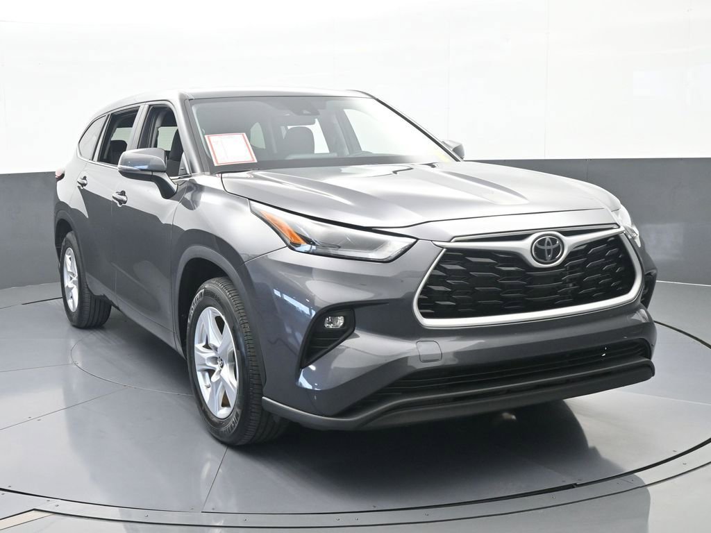 Used 2024 Toyota Highlander LE image 9