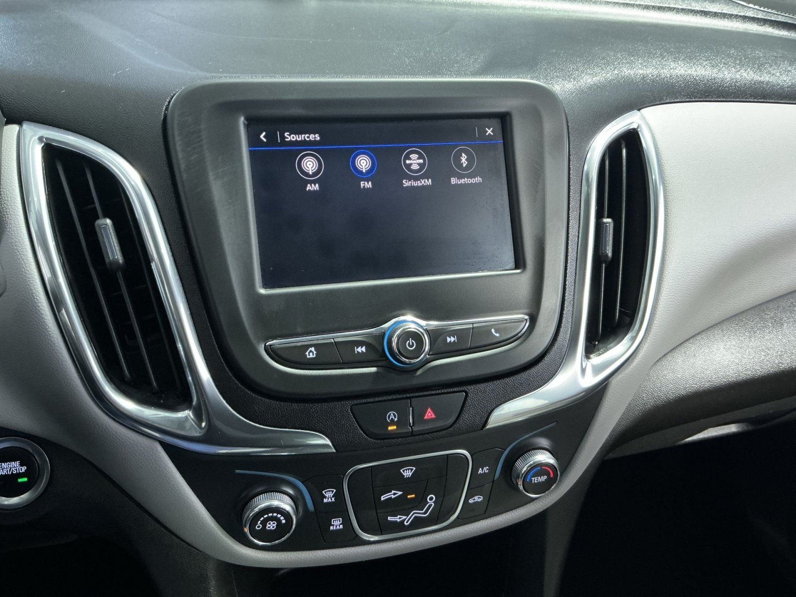 Used 2024 Chevrolet Equinox LS FWD image 19