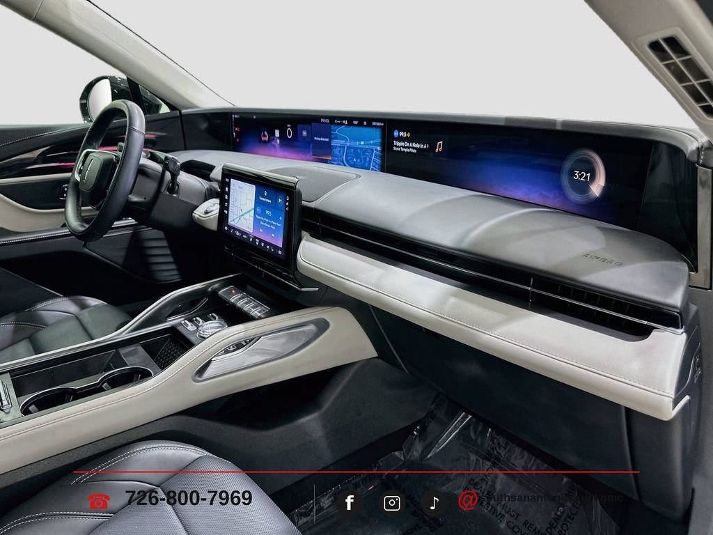 Used 2025 Lincoln Nautilus Premier AWD/4WD image 30