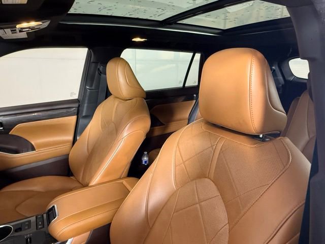 Used 2021 Toyota Highlander Platinum image 6