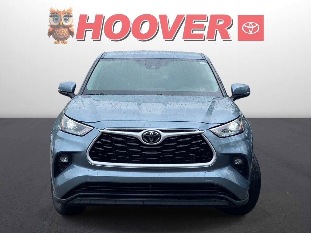 Used 2024 Toyota Highlander LE FWD image 8