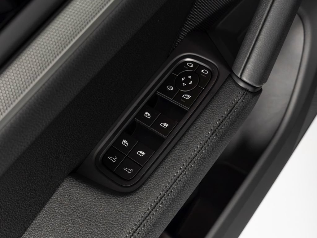 New 2026 Porsche Cayenne Coupe AWD/4WD image 23