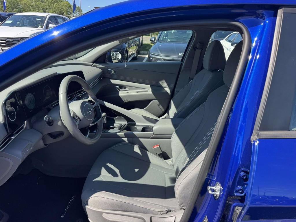 Used 2023 Hyundai Elantra SEL w/ Convenience Package FWD image 13