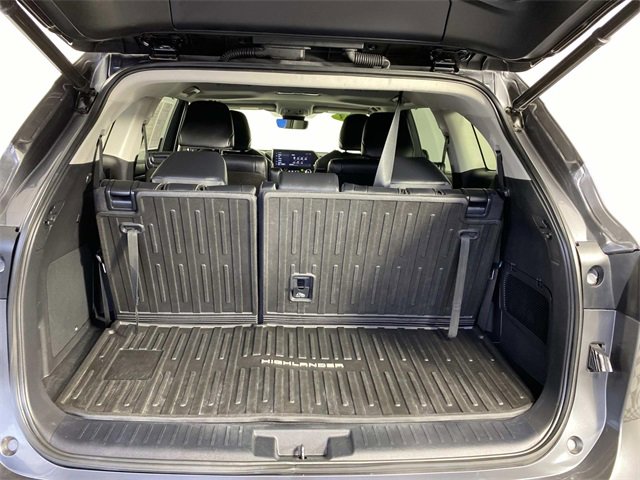 Used 2023 Toyota Highlander Limited image 8
