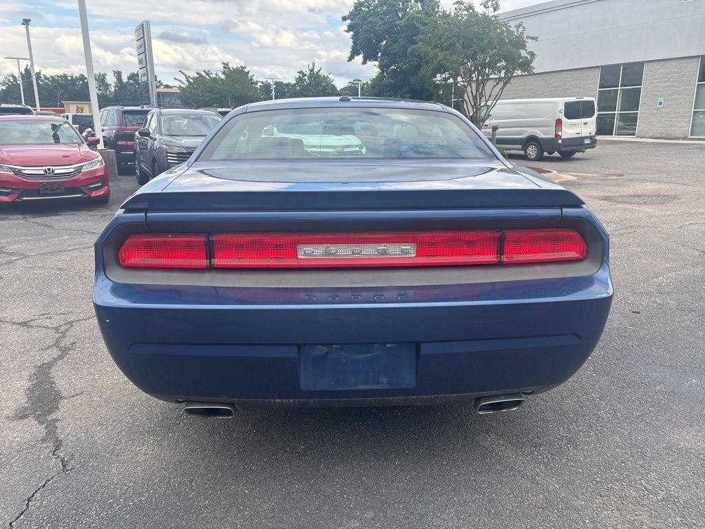 Used 2010 Dodge Challenger R/T RWD image 6