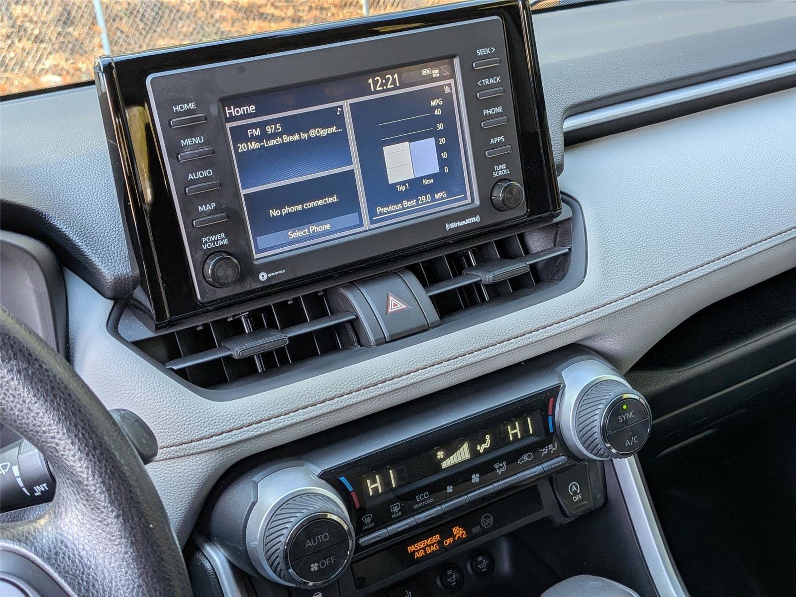 Used 2021 Toyota RAV4 XLE image 19