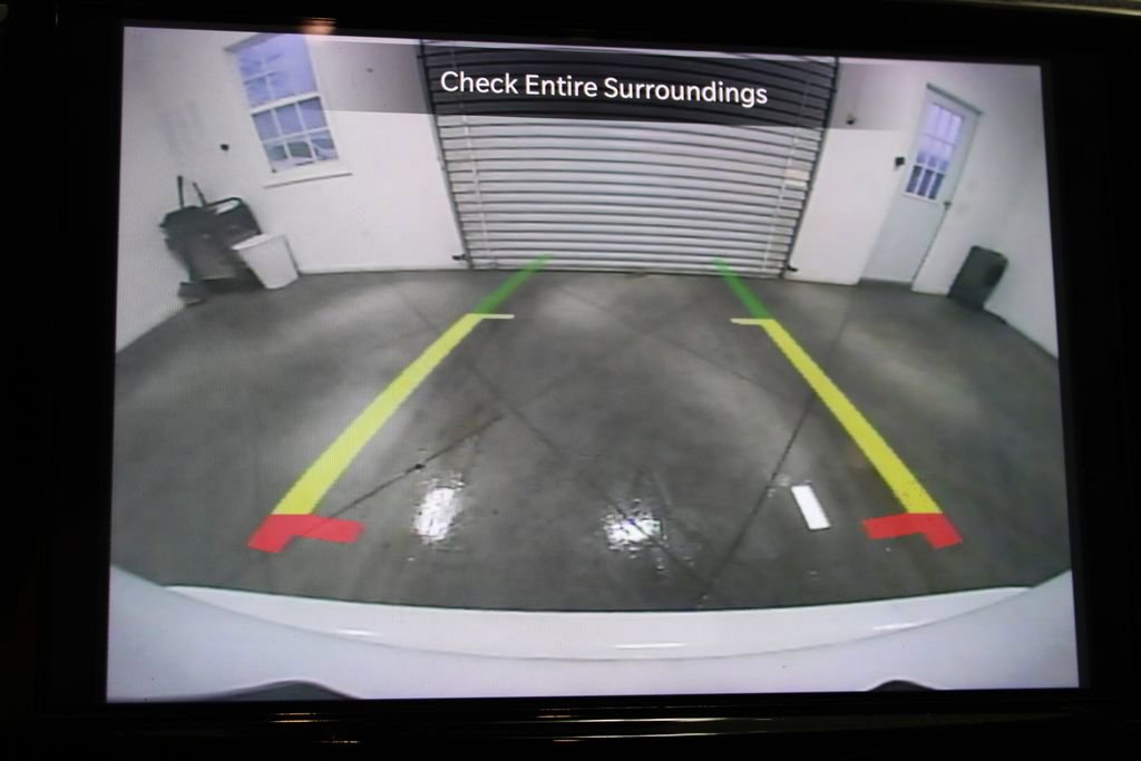 Used 2024 Chrysler Pacifica Touring-L image 38