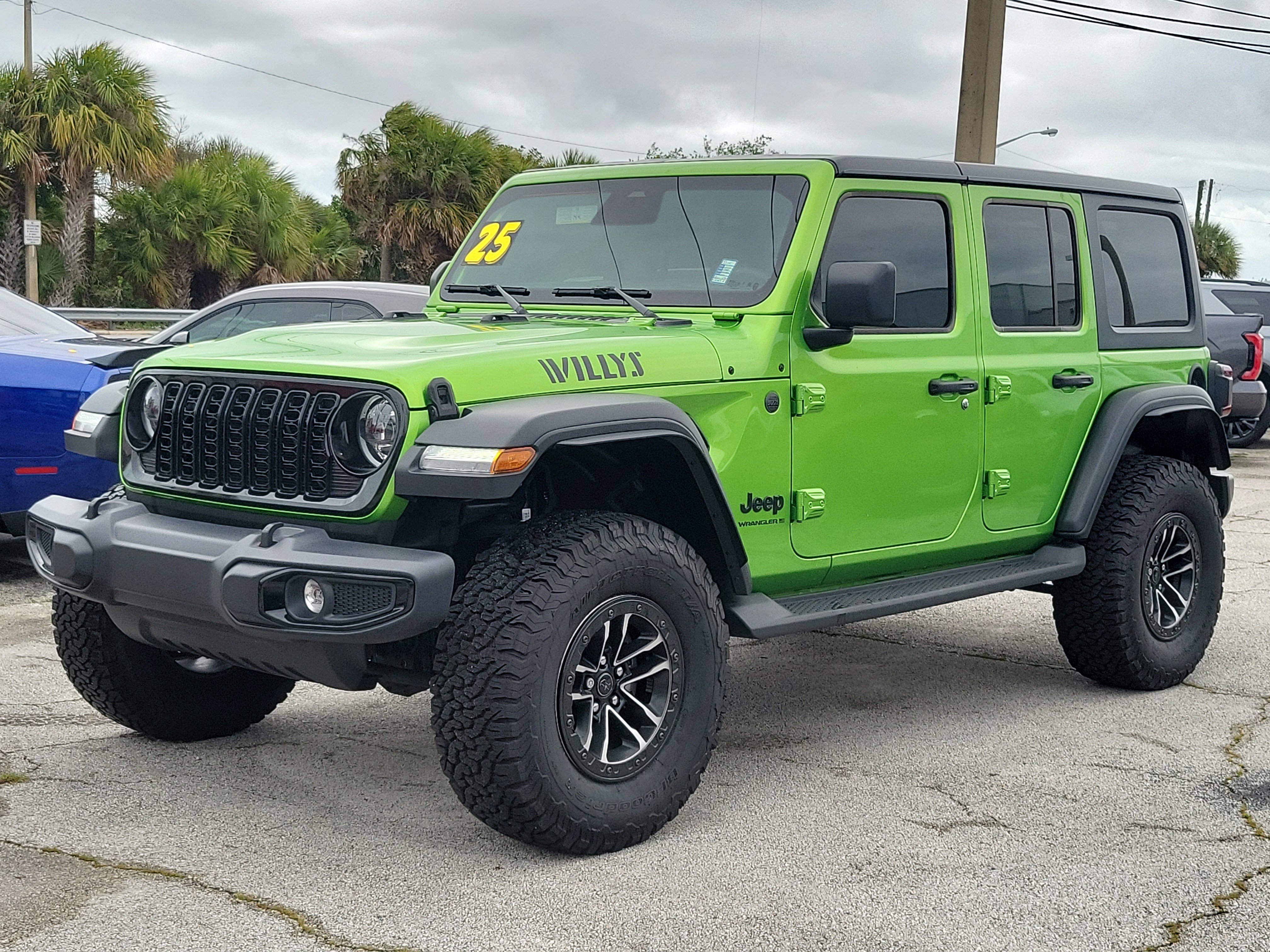 Used 2025 Jeep Wrangler Willys AWD/4WD image 2