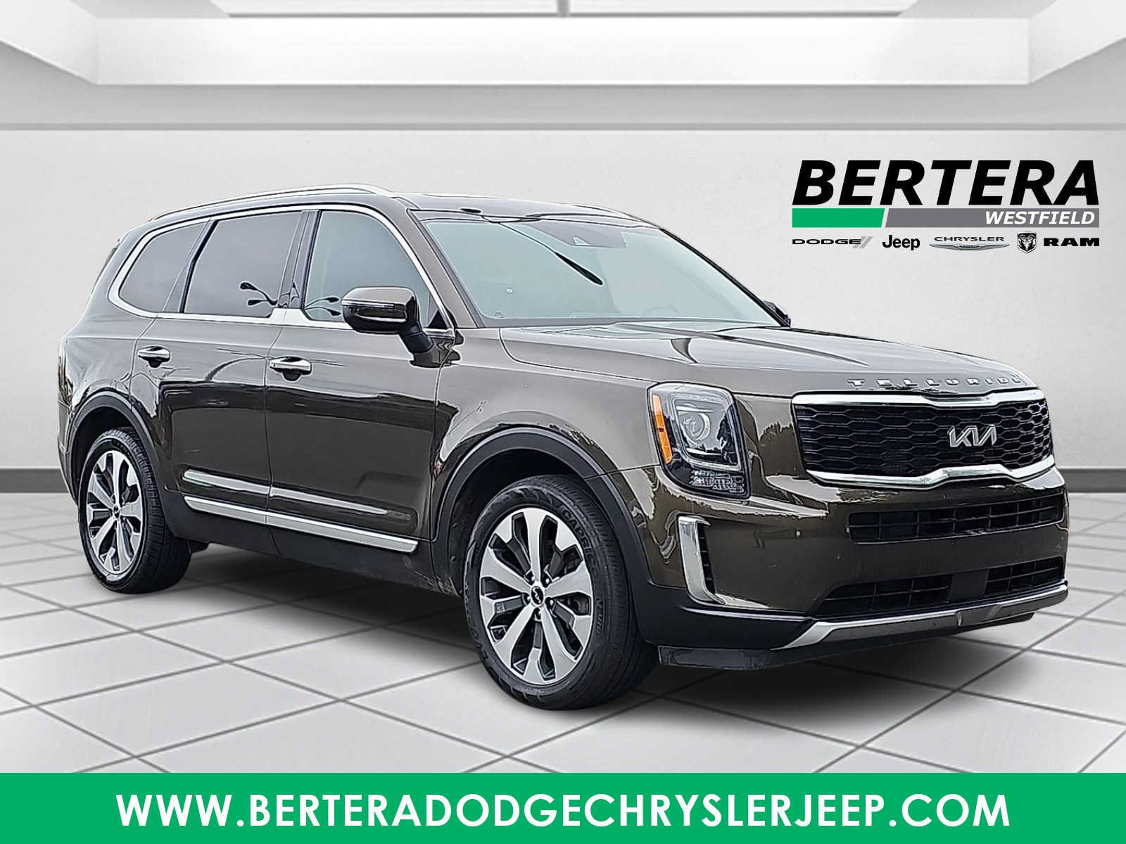 Used 2022 Kia Telluride S AWD/4WD image 1