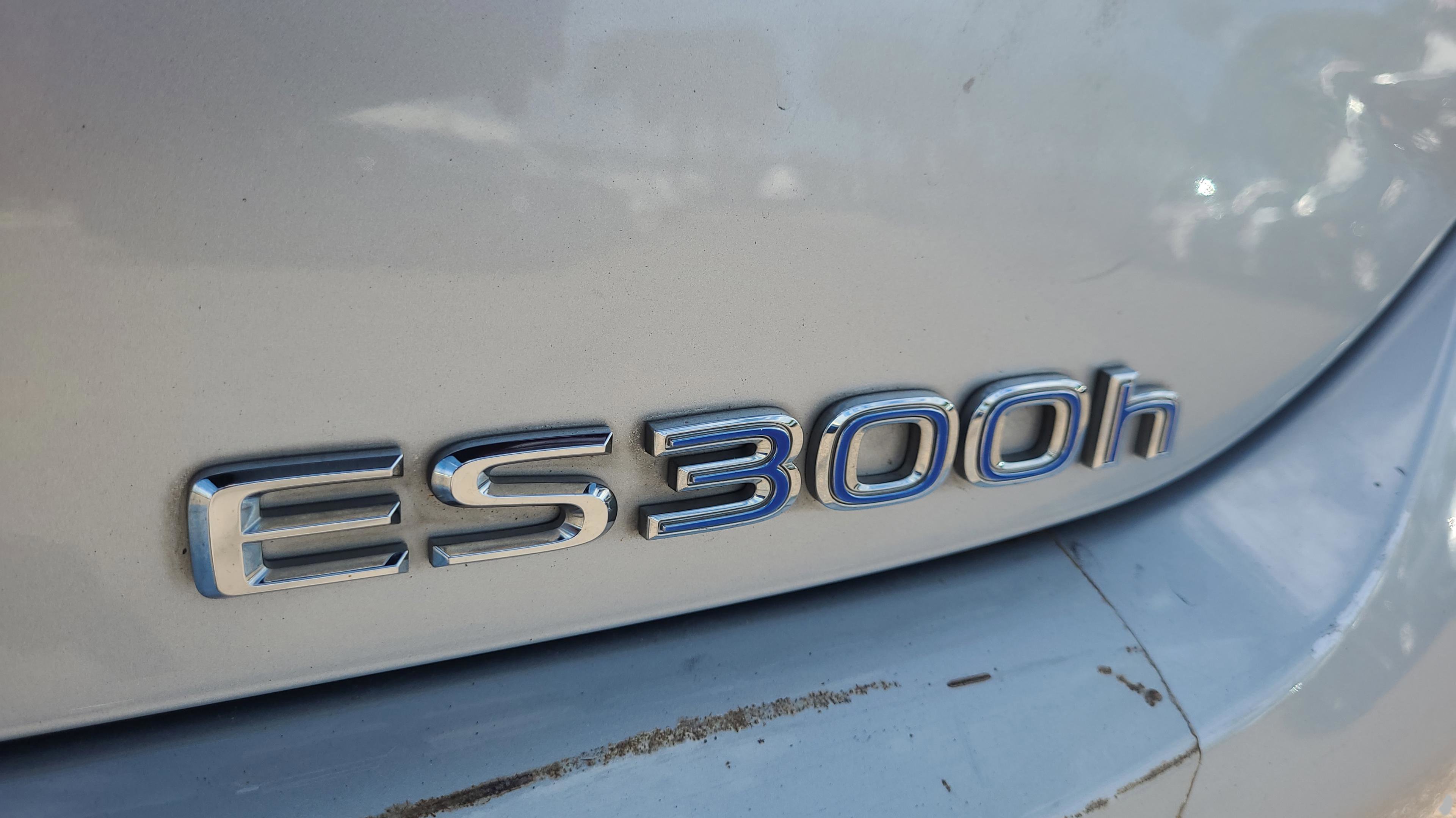 Used 2019 Lexus ES 300h w/ Accessory Package 2 image 28