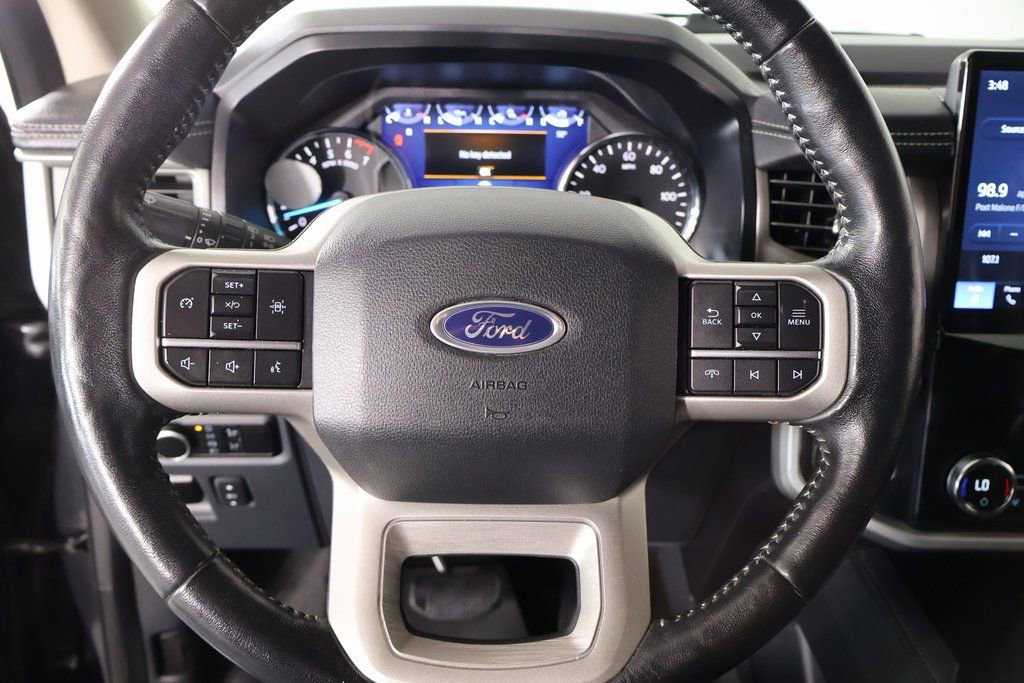 Used 2023 Ford Expedition Max XLT image 3