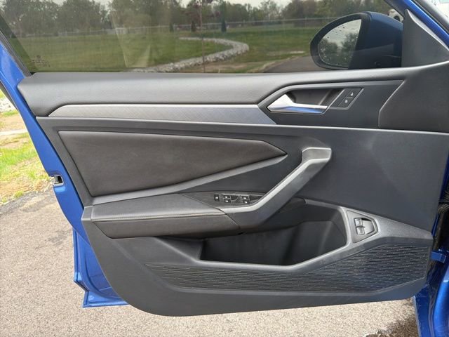 Used 2024 Volkswagen Jetta SE FWD image 17