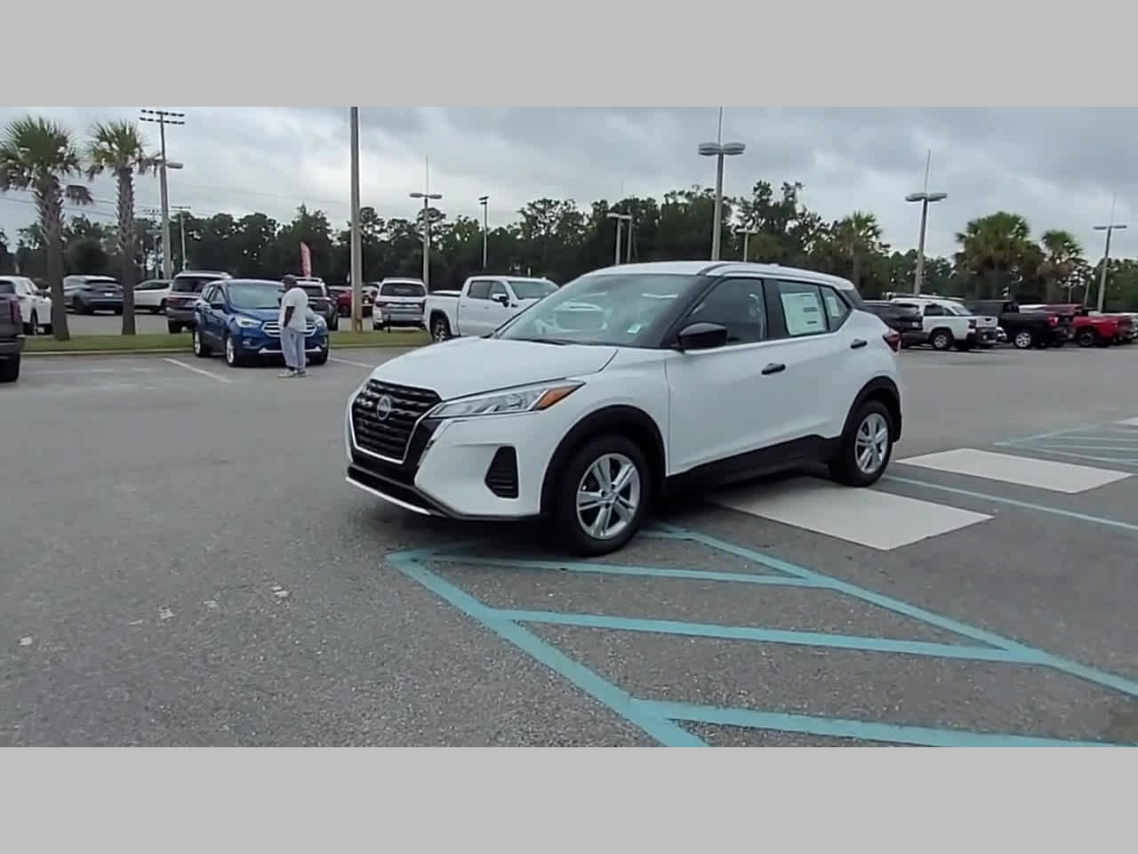 New 2025 Nissan Kicks Play S image 20