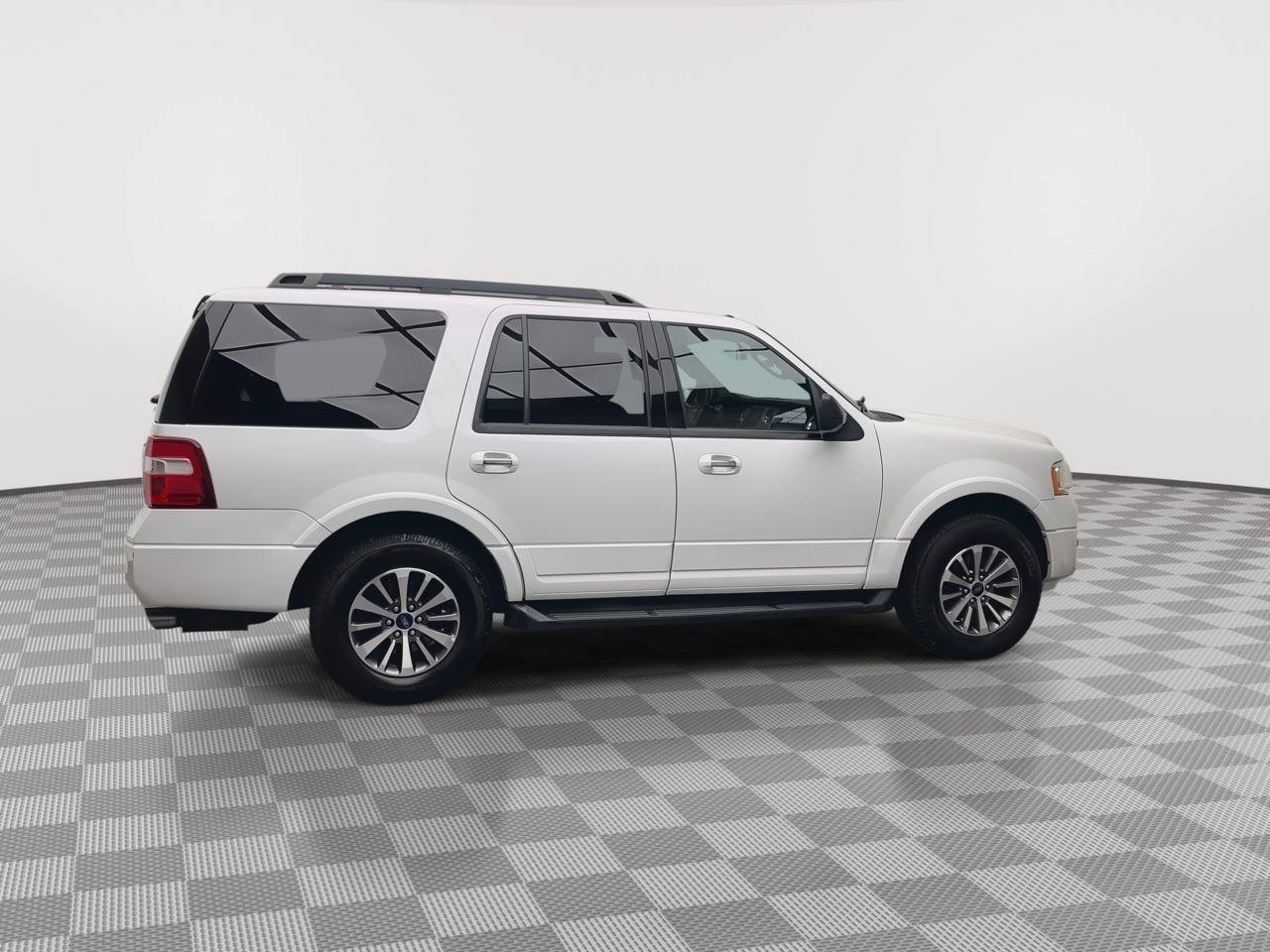 Used 2017 Ford Expedition XLT AWD/4WD image 39