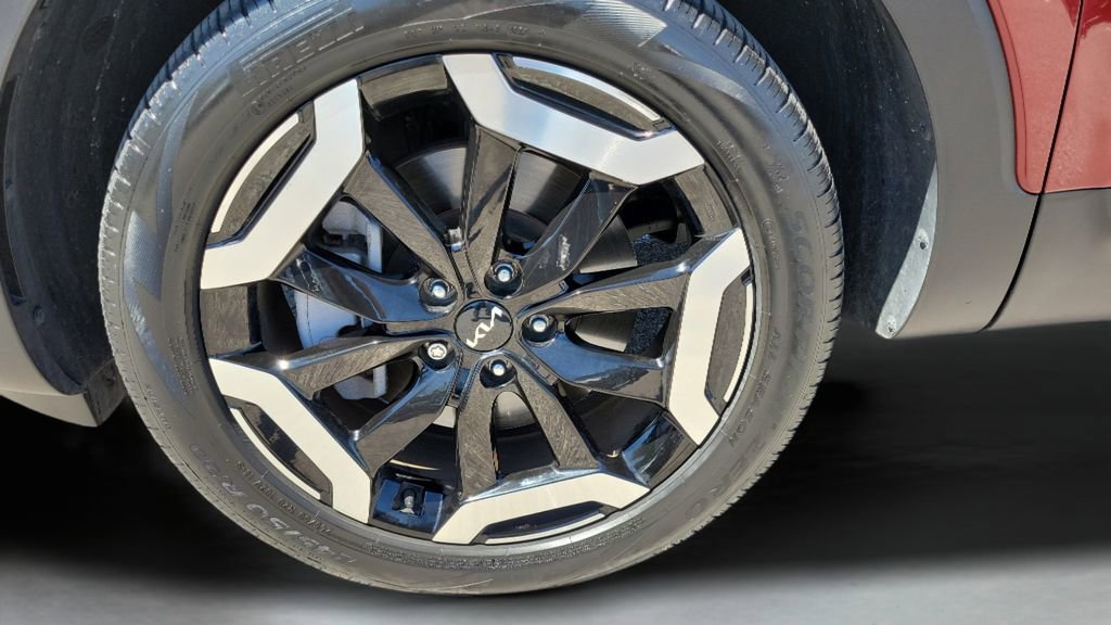 Used 2023 Kia Telluride EX w/ EX Captain's Chair Package image 27