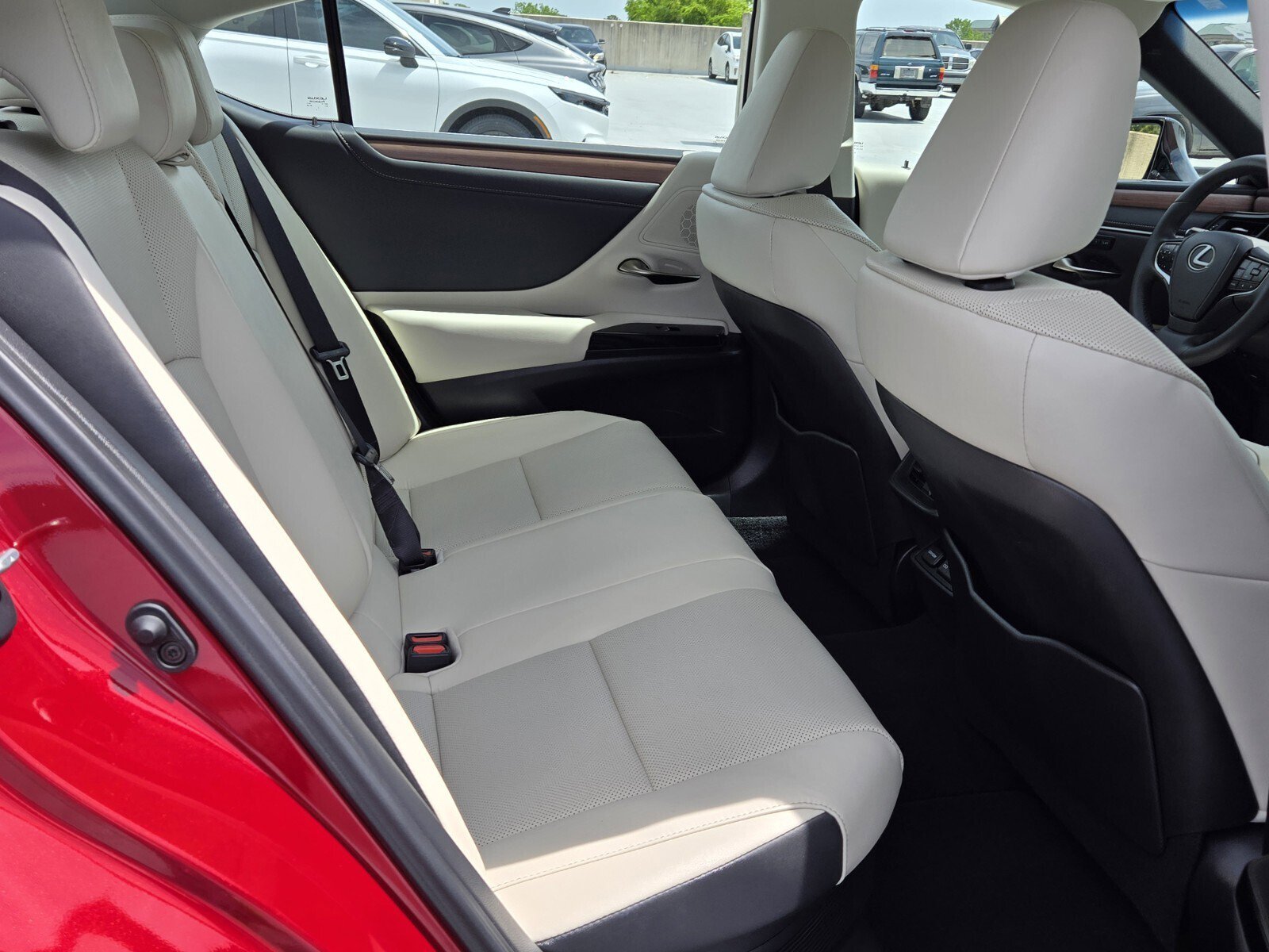 Certified 2025 Lexus ES 300h w/ Premium Package image 11
