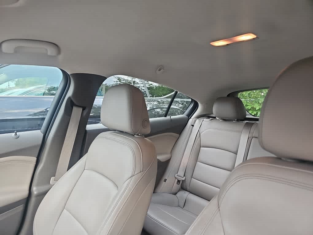 Used 2018 Chevrolet Cruze Premier FWD image 8