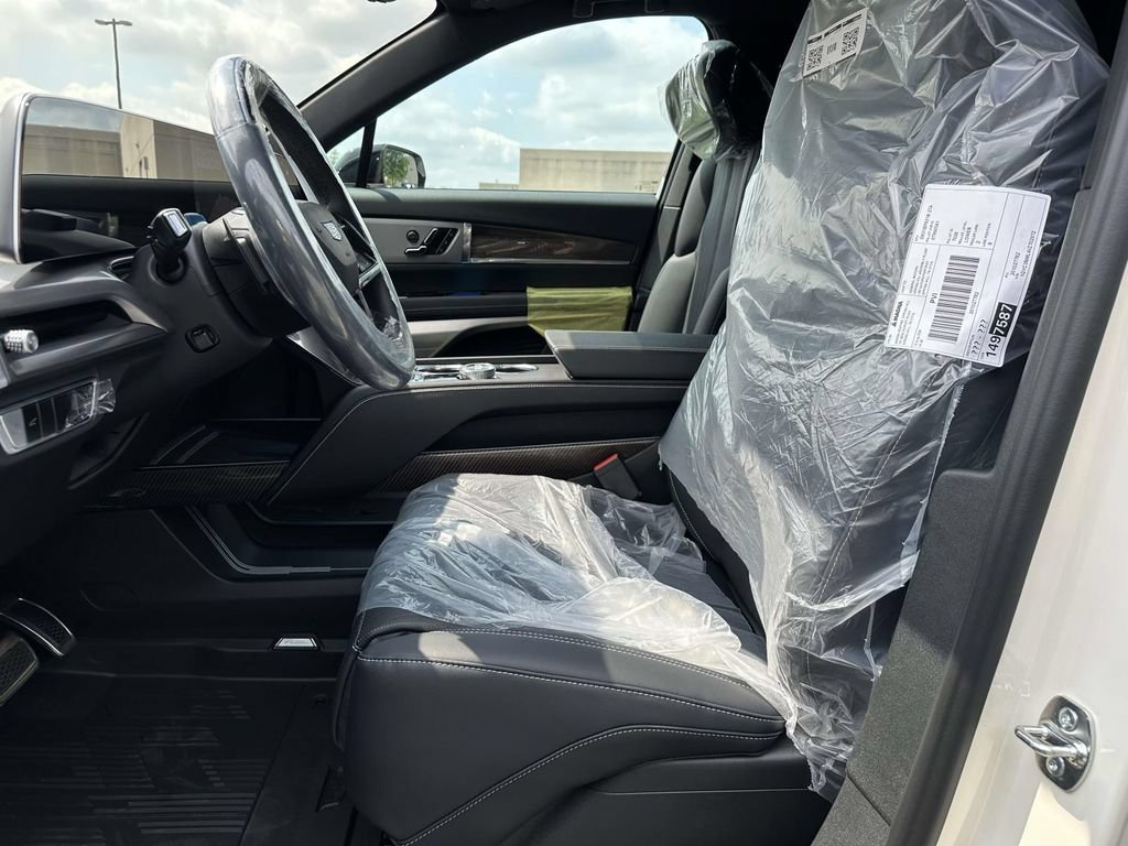 New 2027 Cadillac Vistiq Luxury w/ LPO, Floor Liner Package AWD/4WD image 8