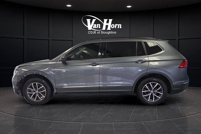 Used 2020 Volkswagen Tiguan SE w/ Panoramic Sunroof Package image 12