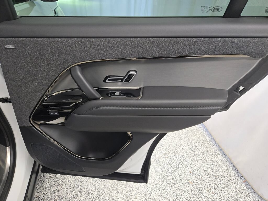 Used 2024 Land Rover Range Rover Sport Dynamic SE AWD/4WD image 8