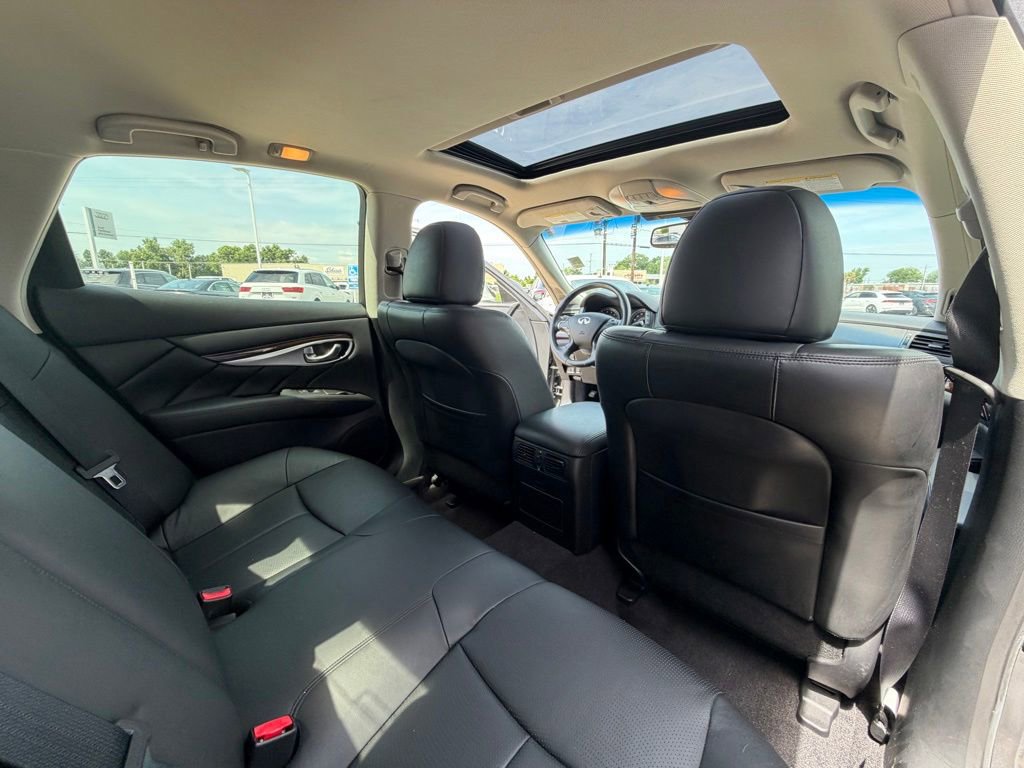 Used 2015 INFINITI Q70 3.7 RWD image 25