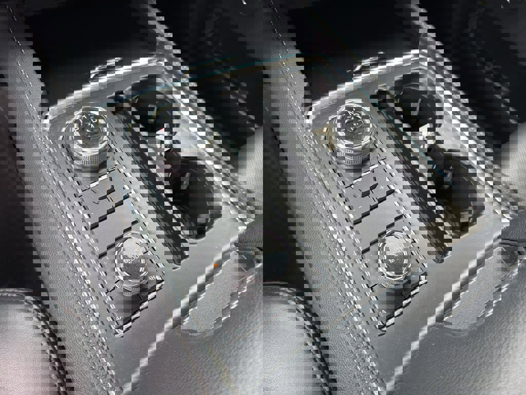 Used 2024 Ford Expedition XLT image 15