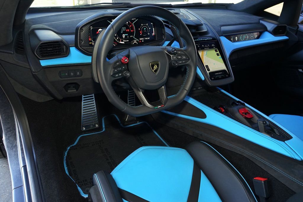 Used 2025 Lamborghini Revuelto image 21
