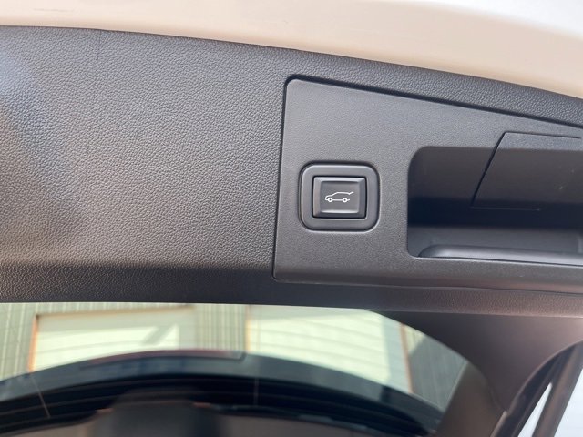 Used 2020 Cadillac XT4 Premium Luxury w/ Technology Package image 9