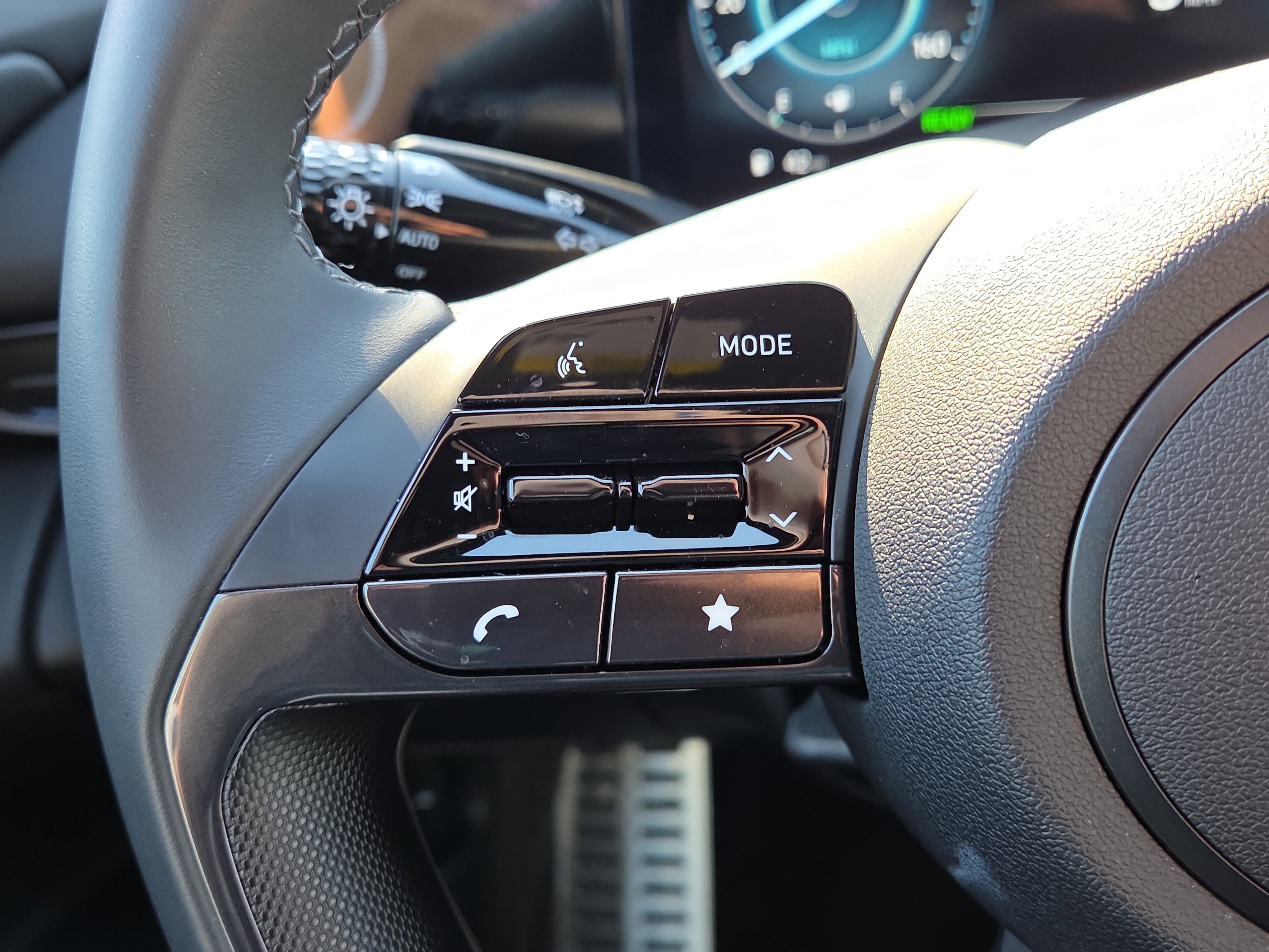 Used 2025 Hyundai Elantra SEL w/ Cargo Package image 12