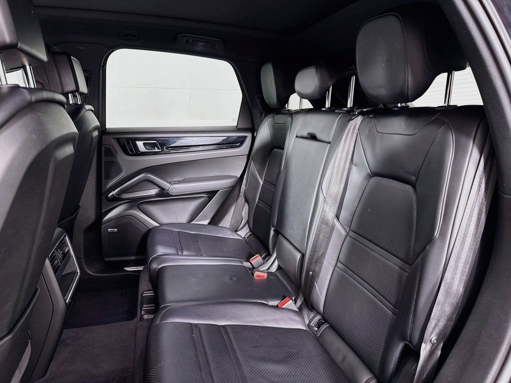 Used 2020 Porsche Cayenne AWD/4WD image 32