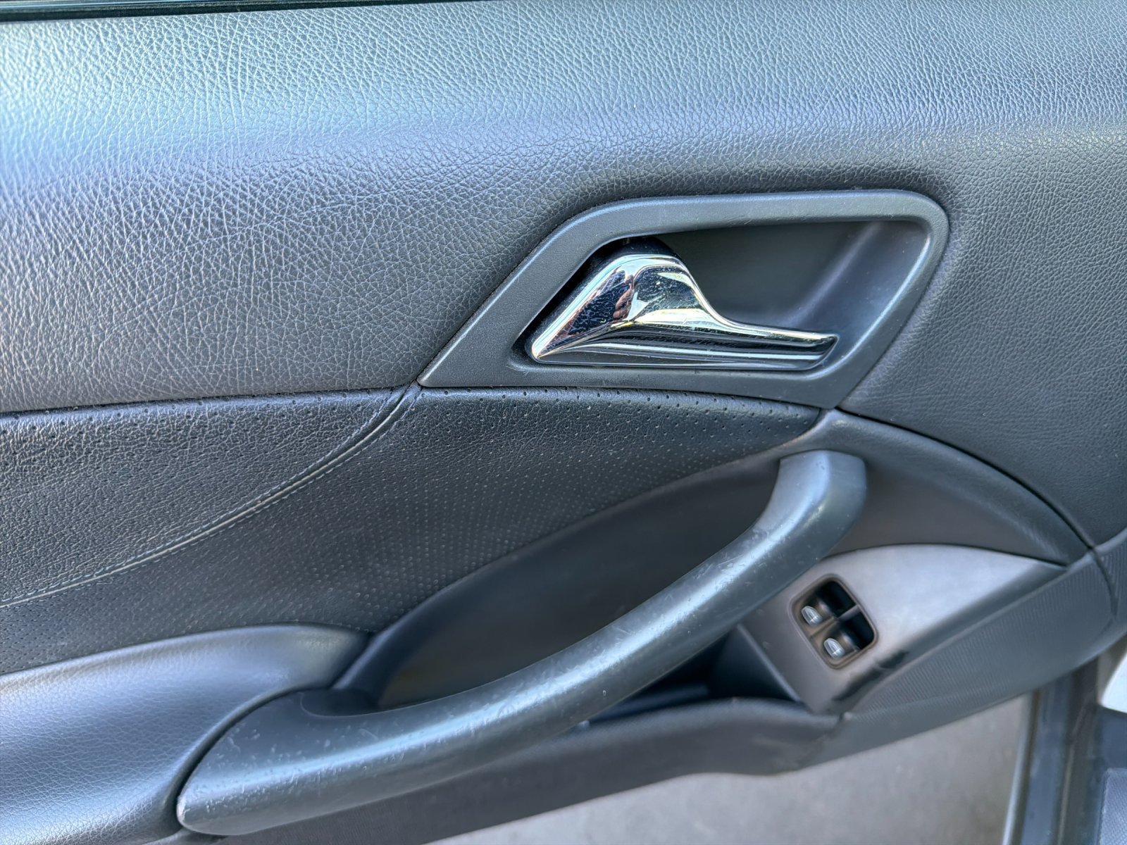 Used 2004 Mercedes-Benz C 230 Coupe image 10