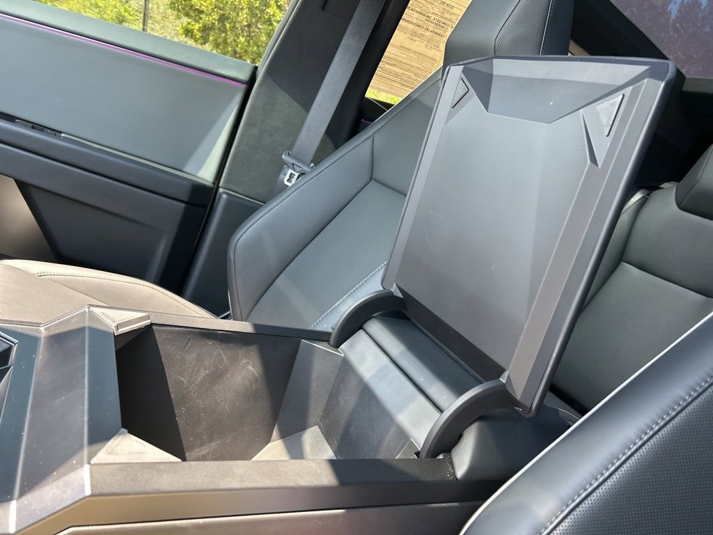 Used 2025 Tesla Cybertruck AWD Crew Cab image 28