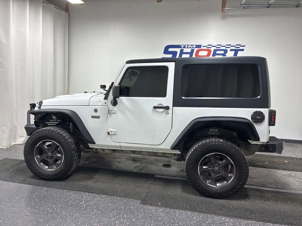 Used 2016 Jeep Wrangler Sahara image 2