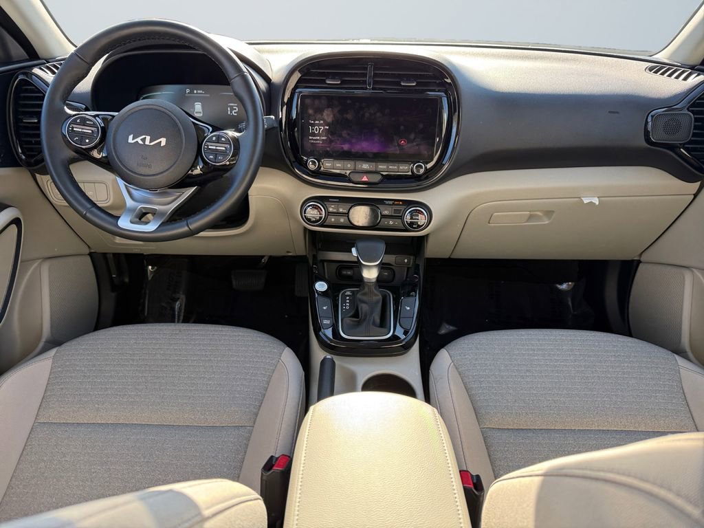 Used 2025 Kia Soul EX image 10