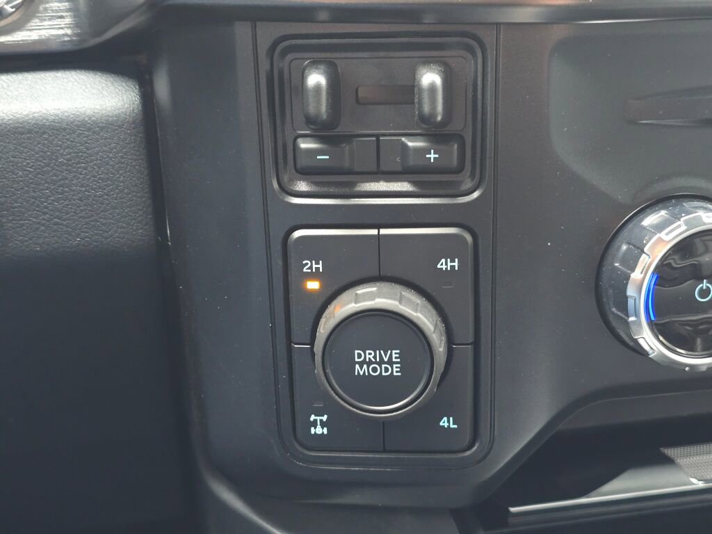 Used 2024 Ford F350 Lariat w/ Chrome Package image 29