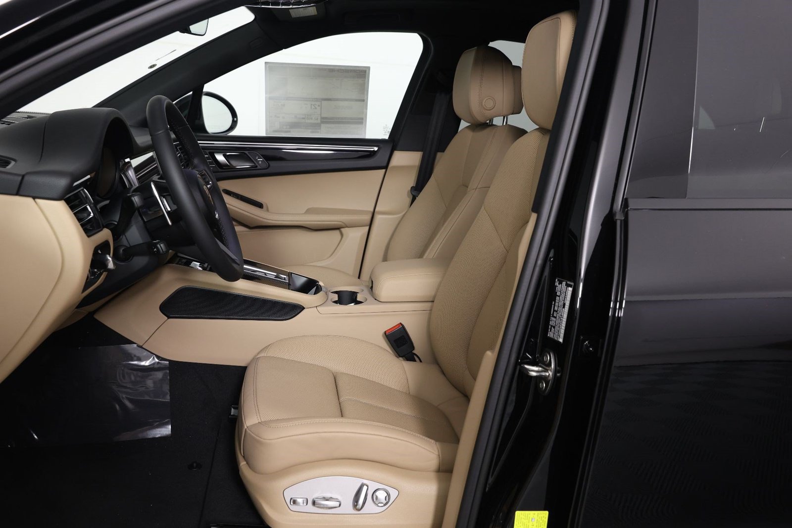 New 2026 Porsche Macan AWD/4WD image 5