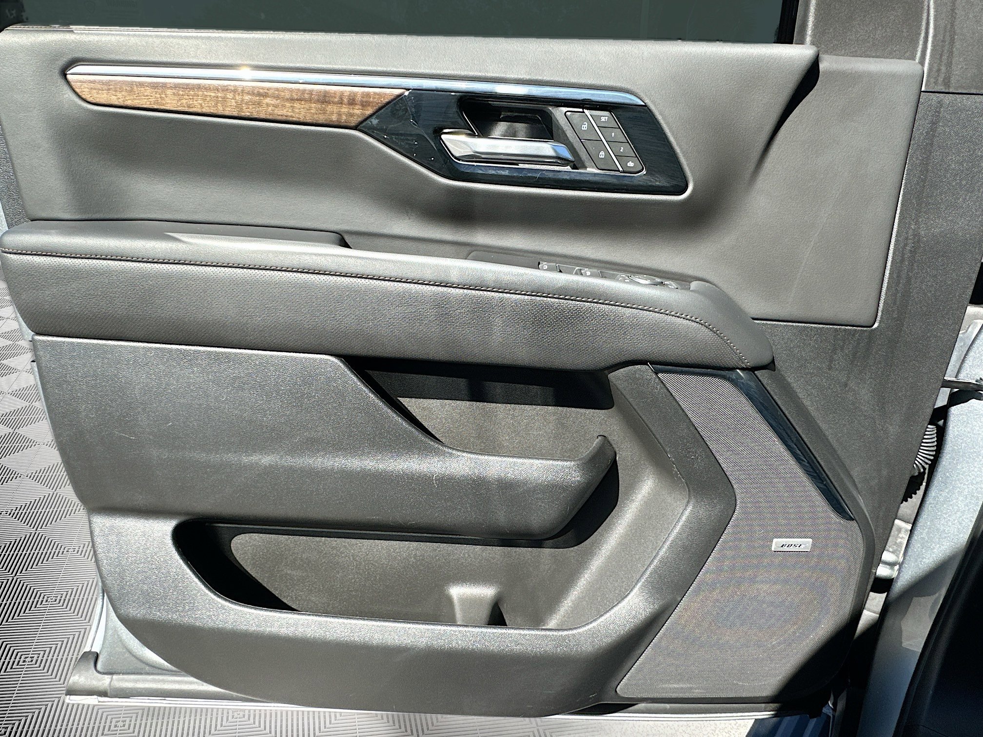 Used 2025 Chevrolet Tahoe High Country image 21