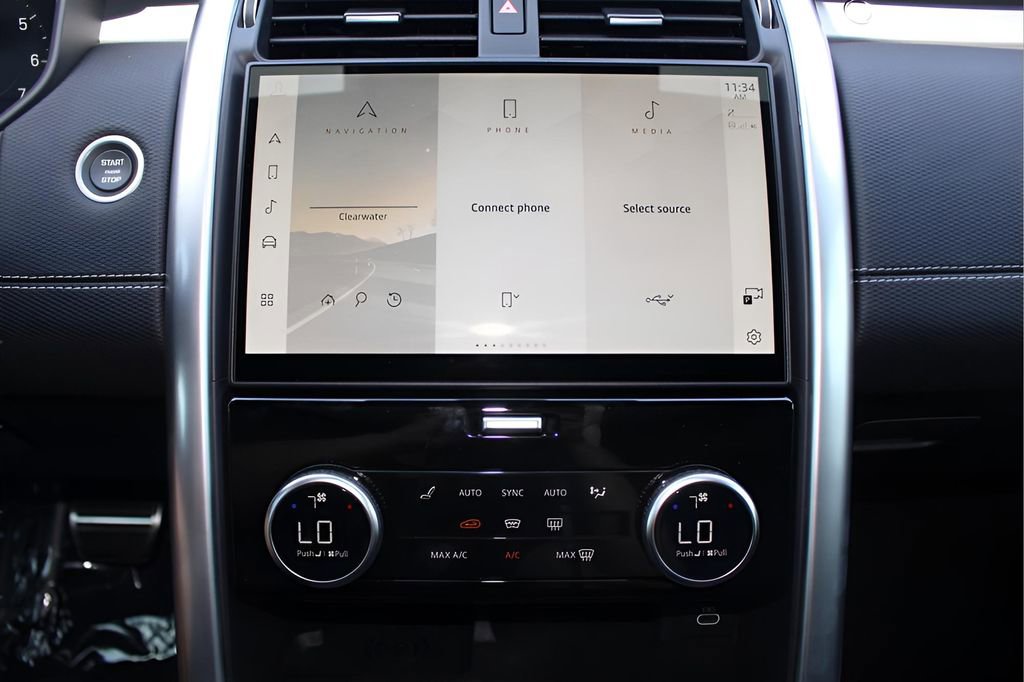 New 2025 Land Rover Discovery Dynamic SE image 22