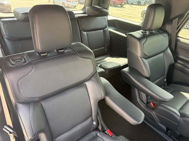 Used 2025 Ford Expedition Platinum w/ Stealth Performance Package AWD/4WD image 31