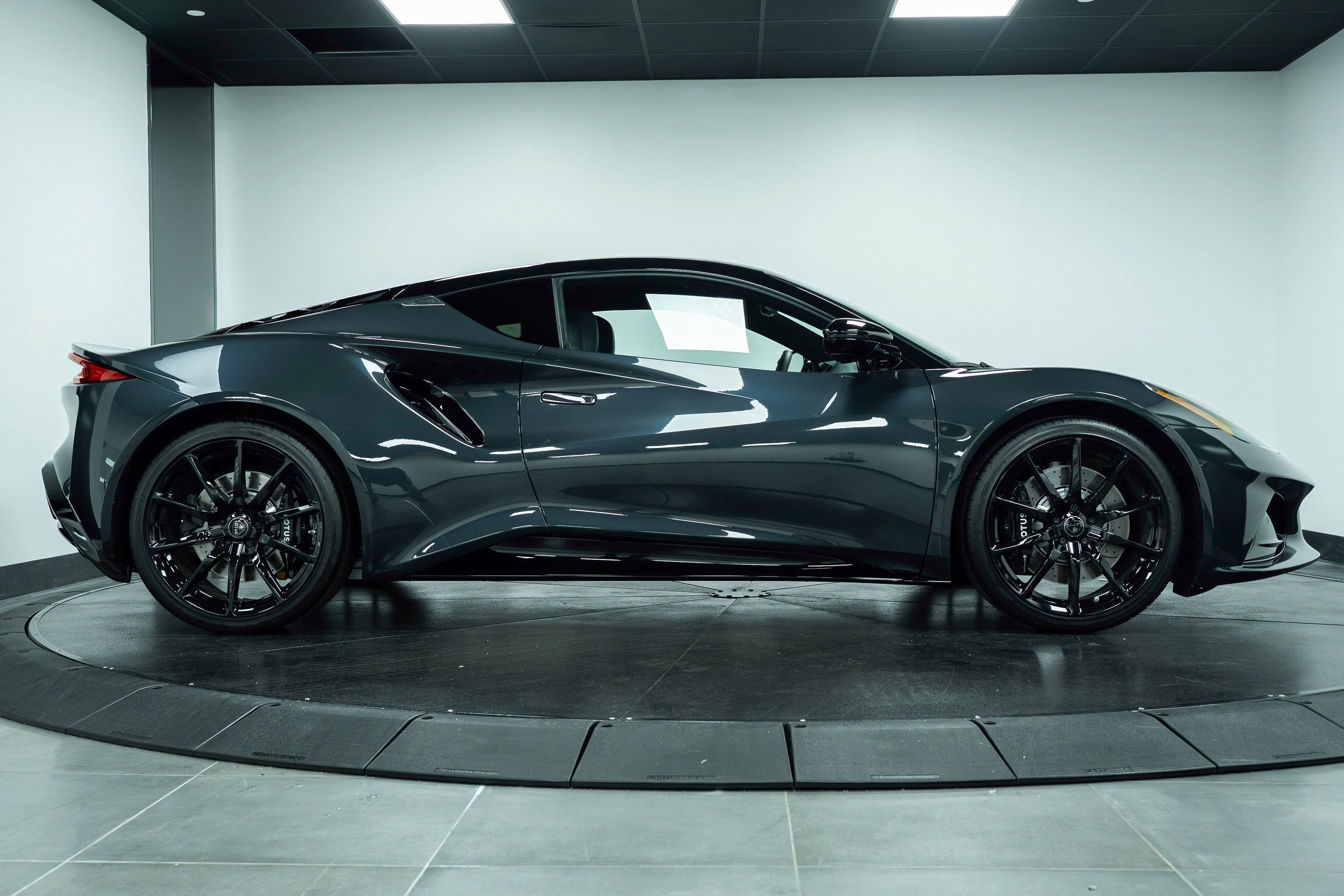 New 2025 Lotus Emira image 5