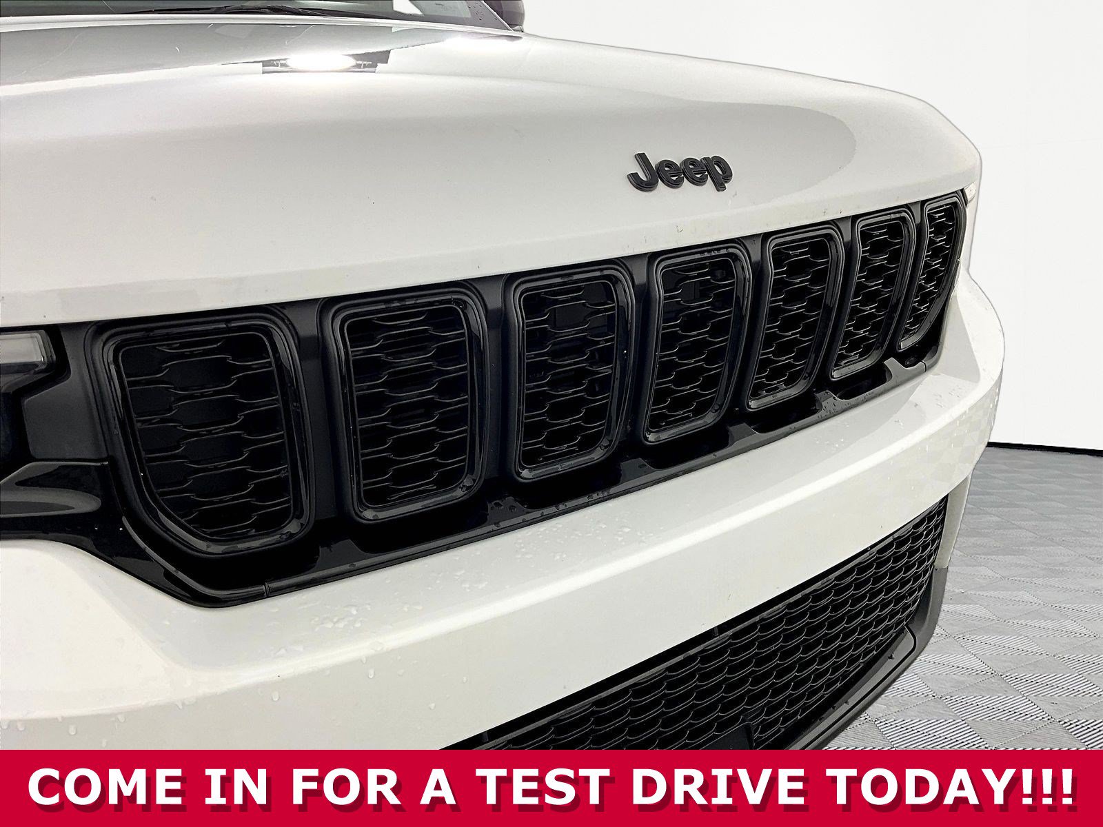 Used 2023 Jeep Grand Cherokee Limited w/ Black Appearance Package AWD/4WD image 29