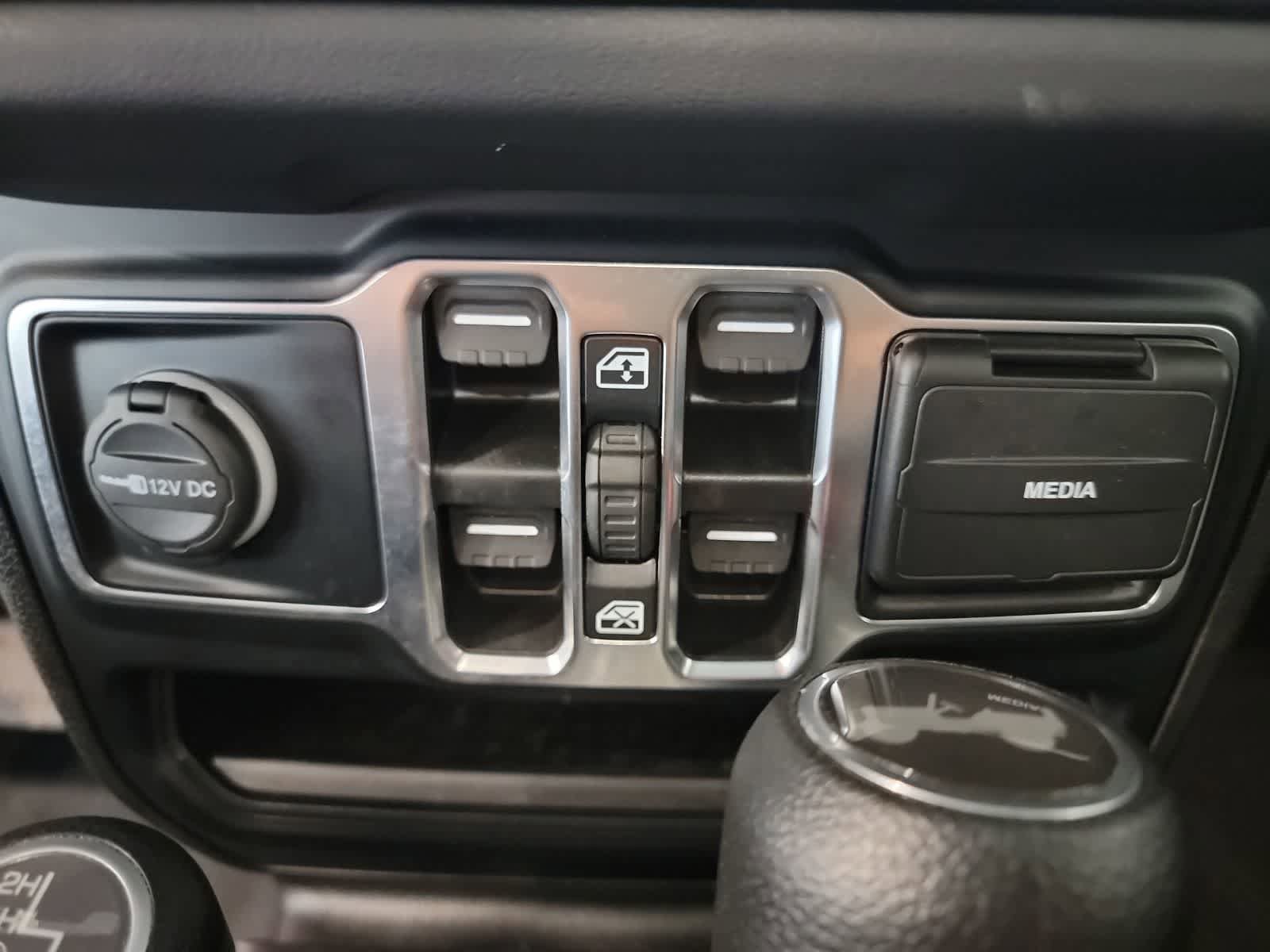 Used 2024 Jeep Wrangler Unlimited Sahara AWD/4WD image 21