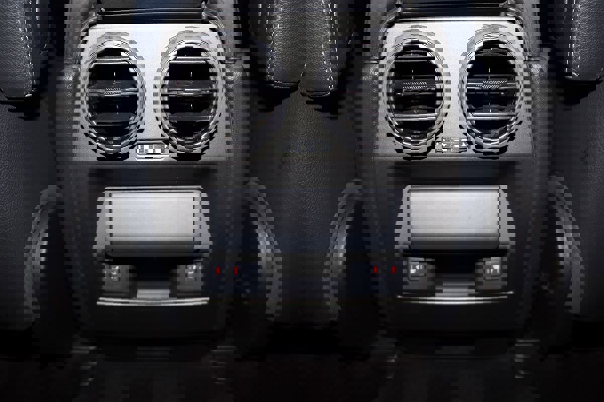 Used 2016 Land Rover LR4 HSE image 29