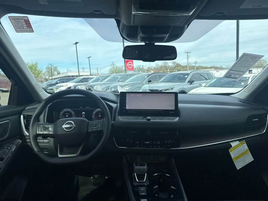 Used 2025 Nissan Rogue Platinum FWD image 22
