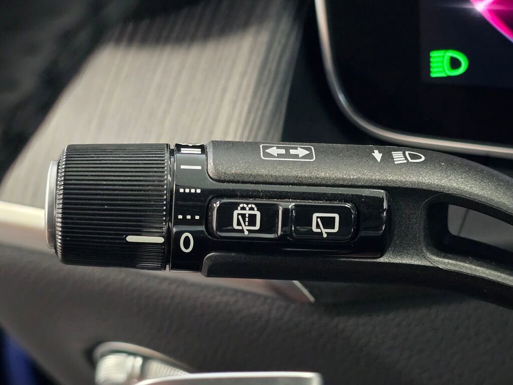 Used 2024 Mercedes-Benz GLC 300 4MATIC image 43